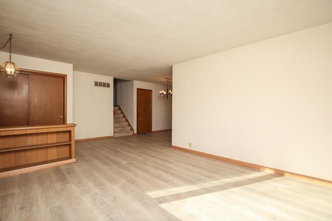 Building Photo - 1705 Elmwood Dr