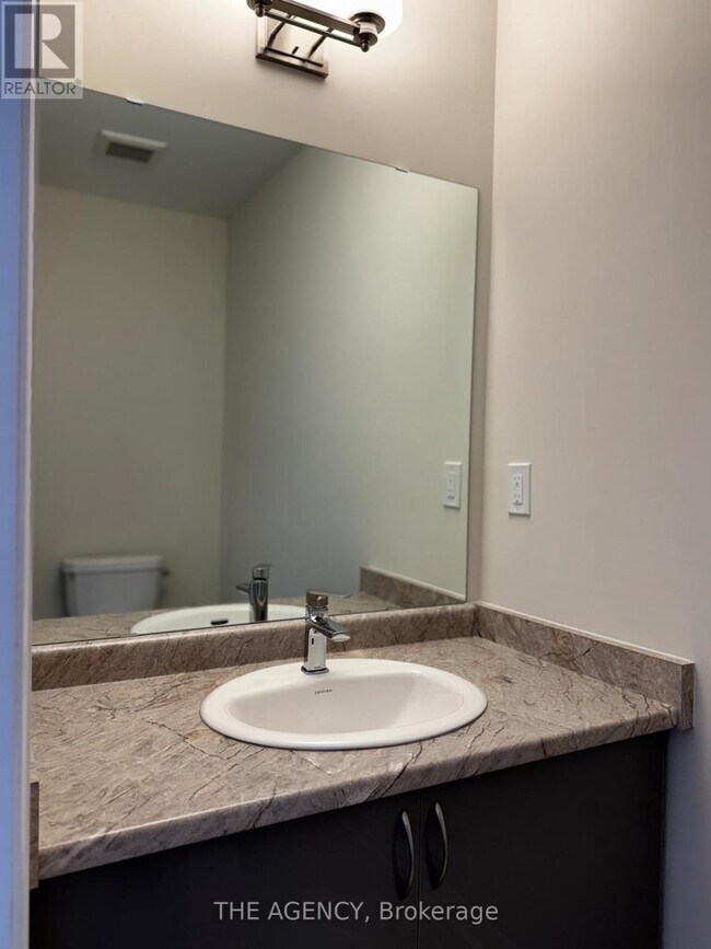 Photo du bâtiment - 660 Colborne St W