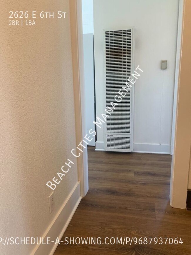 Building Photo - 2 Bedroom 1 Bath Mission Revival Duplex wi...