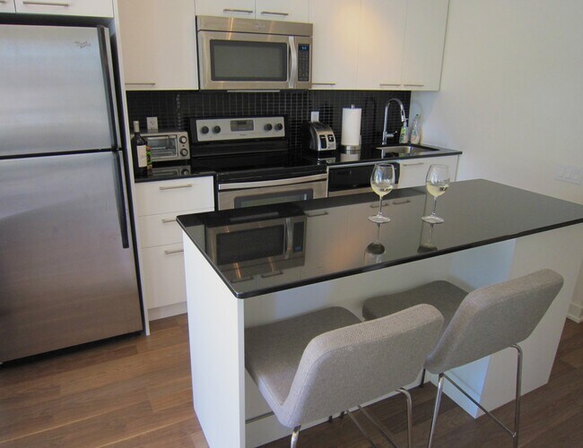 Photo du bâtiment - 775-775 King St W