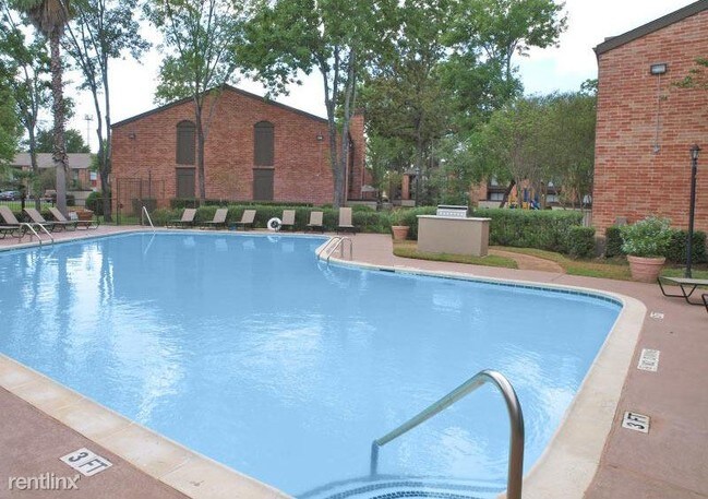 Foto del edificio - 100 Hollow Tree Ln