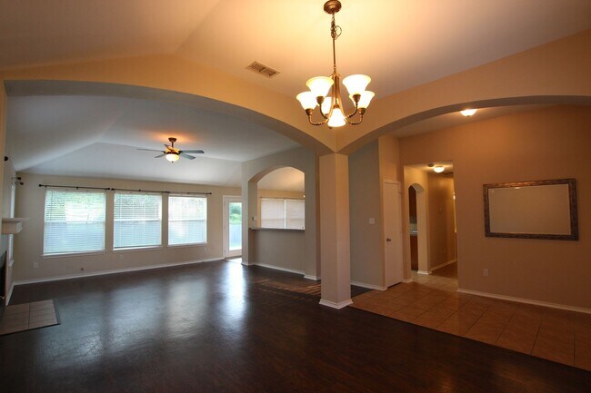 Building Photo - Coming Soon! 3 Bedroom 2 Bathroom Home in ...