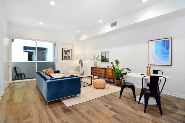 Foto del edificio - 4825 Craner Ave