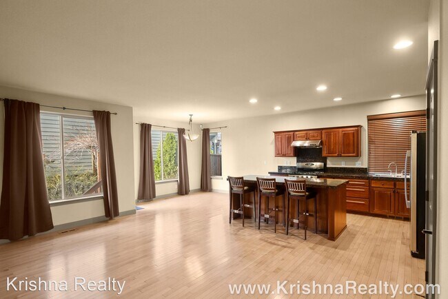 Foto del edificio - 4 br, 2.5 bath House - 2535 NW Parnell Ter...