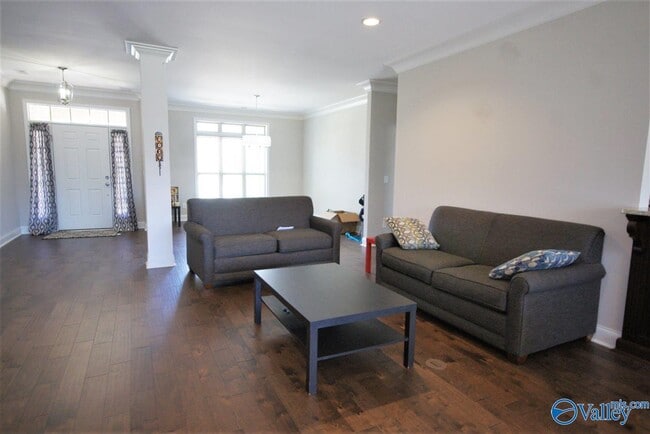 Building Photo - 196 Fernbridge Blvd