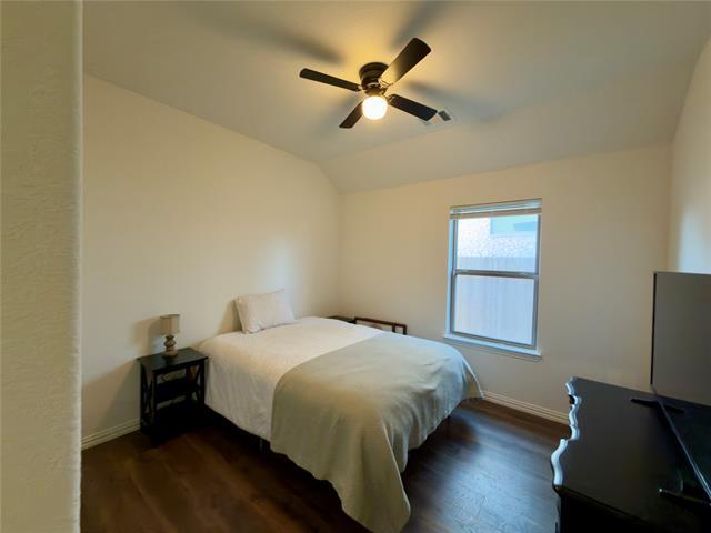 Building Photo - 416 Paloma St