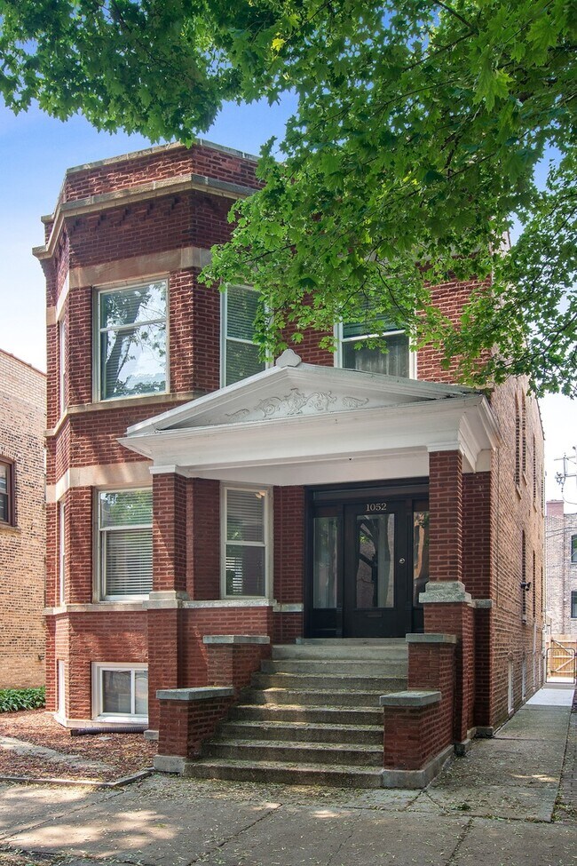 Edificio - 1052 N Leavitt St