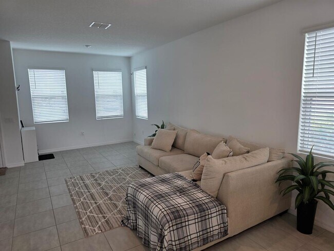 Building Photo - 3318 Composition St