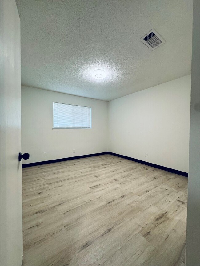 Building Photo - 1319 Brenda Ln