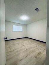 Building Photo - 1319 Brenda Ln