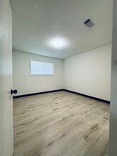 Building Photo - 1319 Brenda Ln