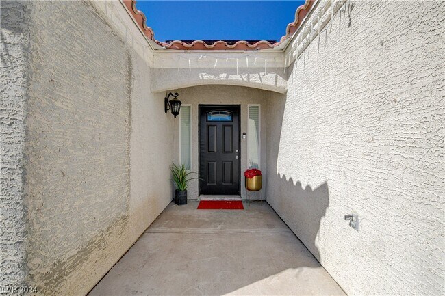 Building Photo - 544 Terrace Point Dr