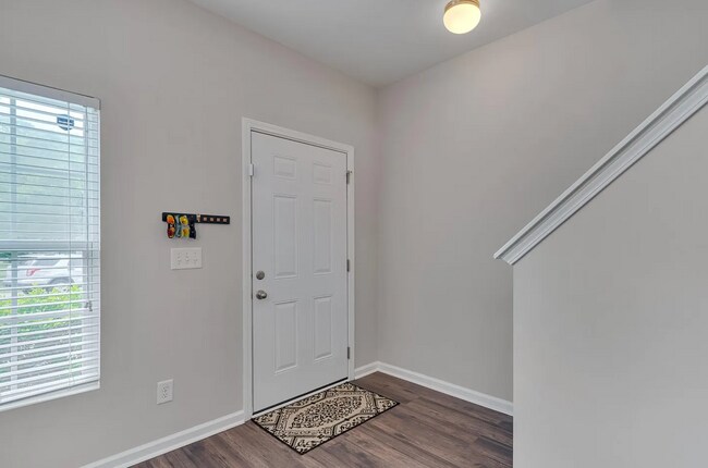 Building Photo - Cozy End-Unit Townhome – Prime Durham Loca...