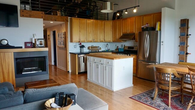 Building Photo - 1934 N Washtenaw Ave