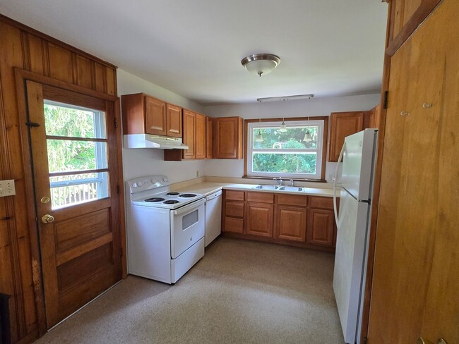 Foto del edificio - 3 Bedroom, 1 Bathroom Home near S. Atherto...
