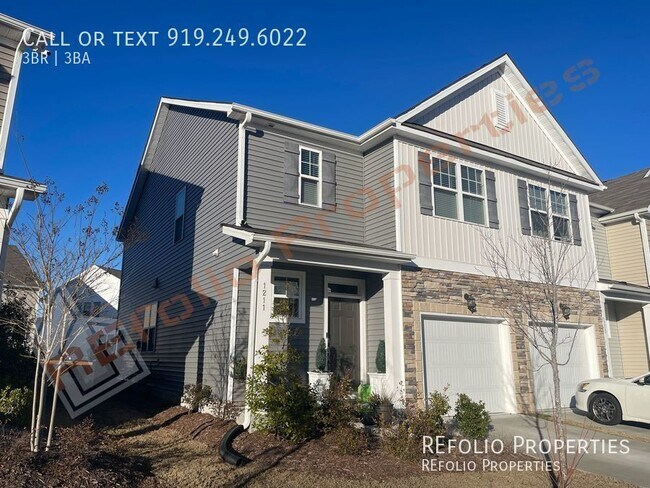 Foto del edificio - Stunning End Unit 3 Bedroom 1-Car Garage T...
