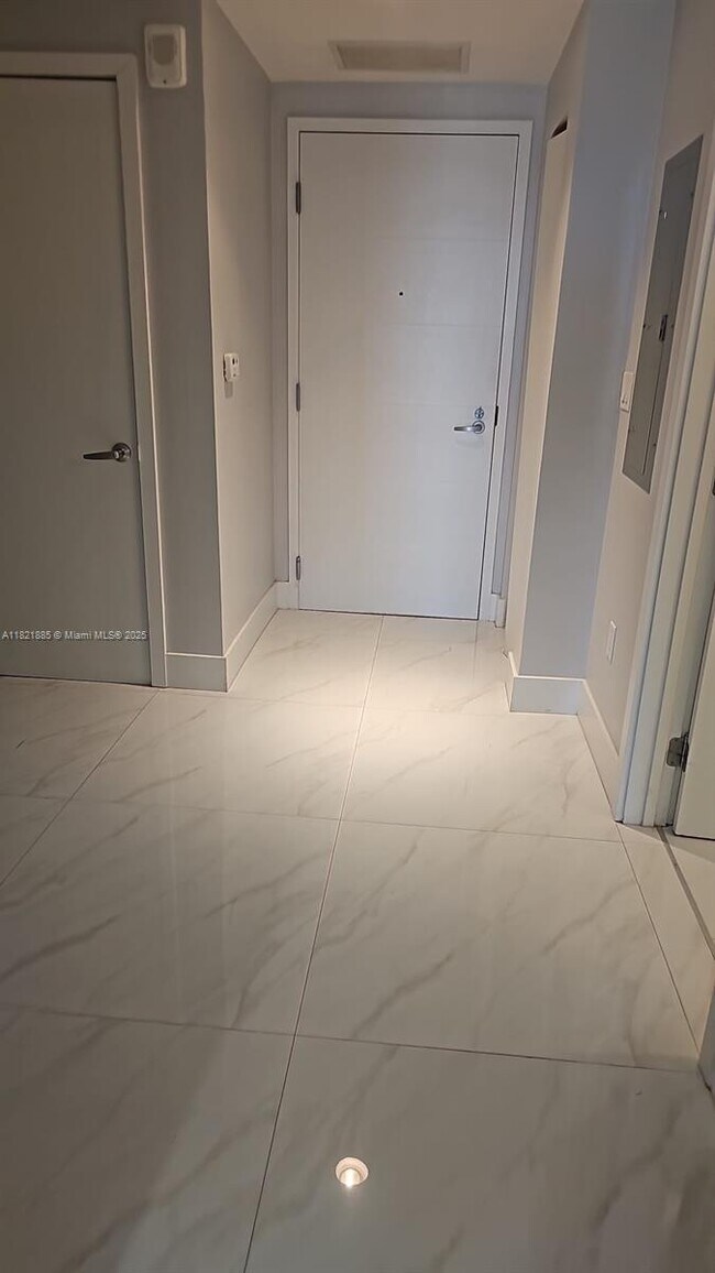 Foto del edificio - 16385 Biscayne Blvd