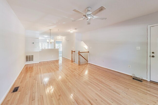 Building Photo - Spacious 2/2 with garage in convenient Hea...