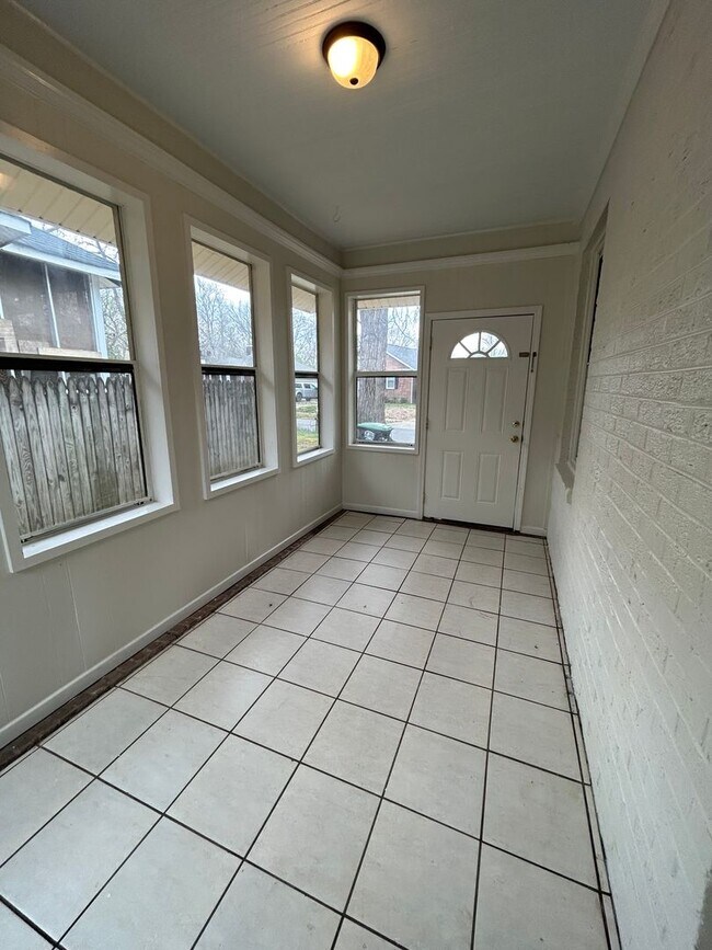 Foto del edificio - Updated 3/2 House in Celanese- $1,595