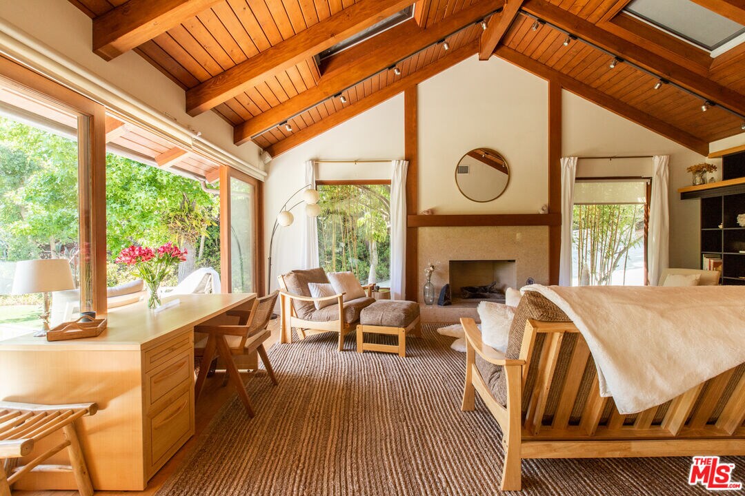 Foto principal - 3626 Mandeville Canyon Rd