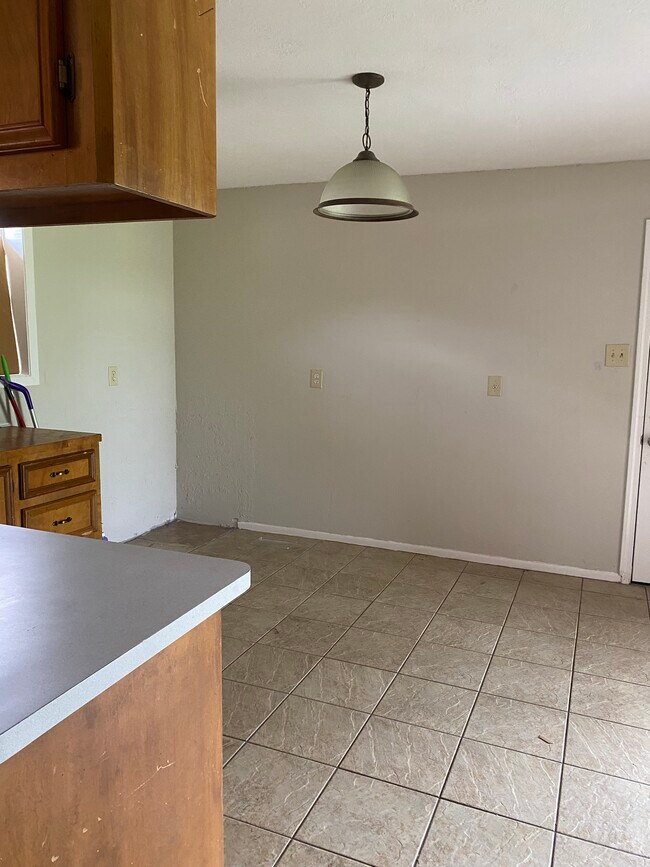 Building Photo - 5980 Oak Hollow Cir
