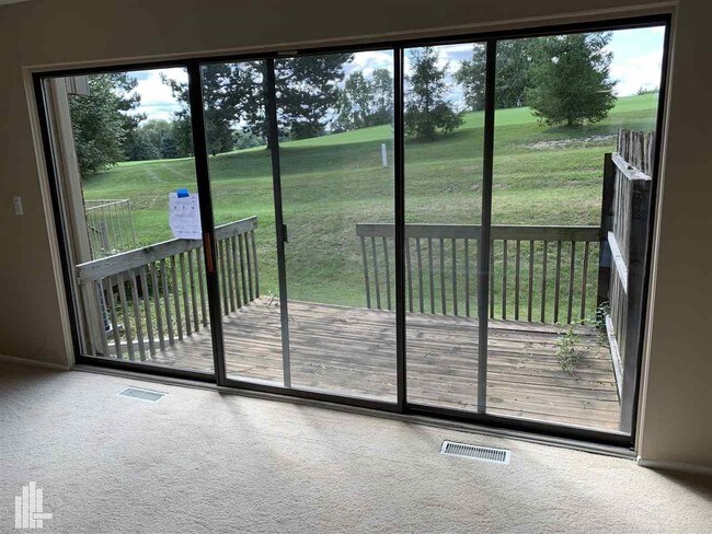Building Photo - 805 Oakbrook Ridge Dr