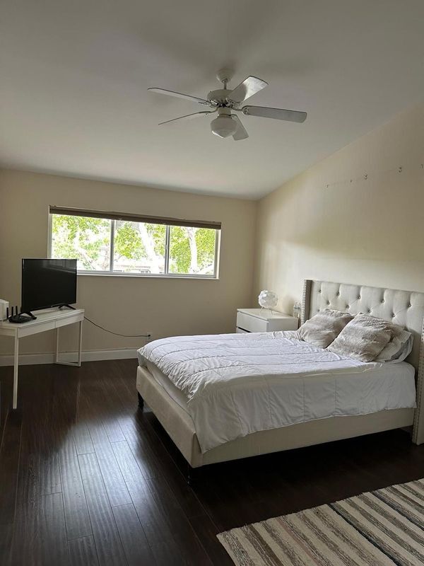 Foto del edificio - 1975 Discovery Cir E