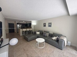 Building Photo - 1500 Bay Rd