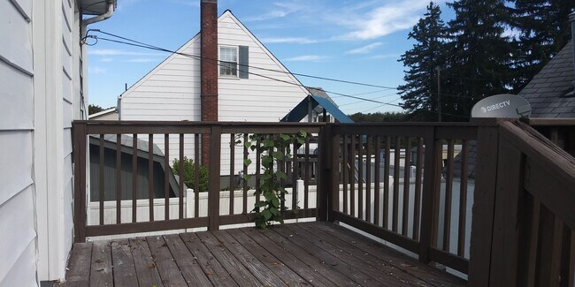 Building Photo - 232 Higler Ave