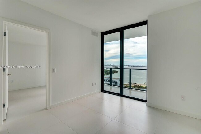Foto del edificio - 501 NE 31st St