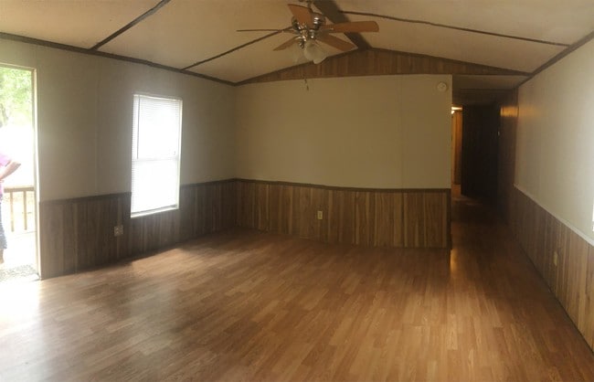 Building Photo - 3701 US Hwy 78 E