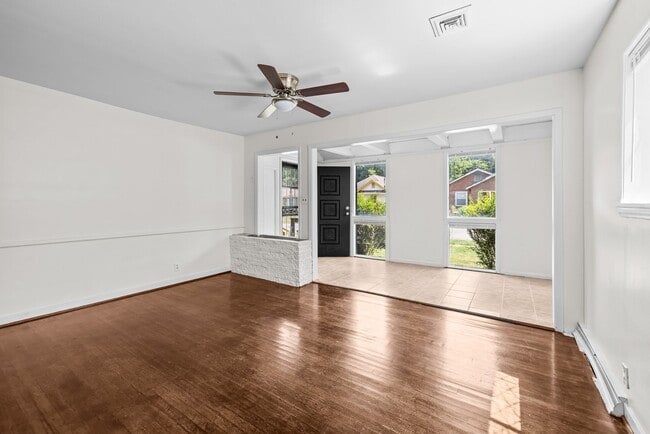 Foto del edificio - Charming 4 Bedroom 2 Bathroom Home