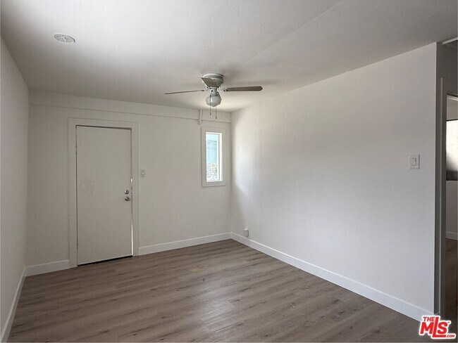 Foto del edificio - 230 1/2 N Bonnie Brae St-230