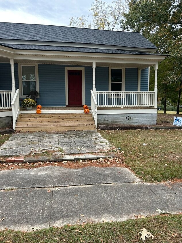 Primary Photo - 113 E Church St