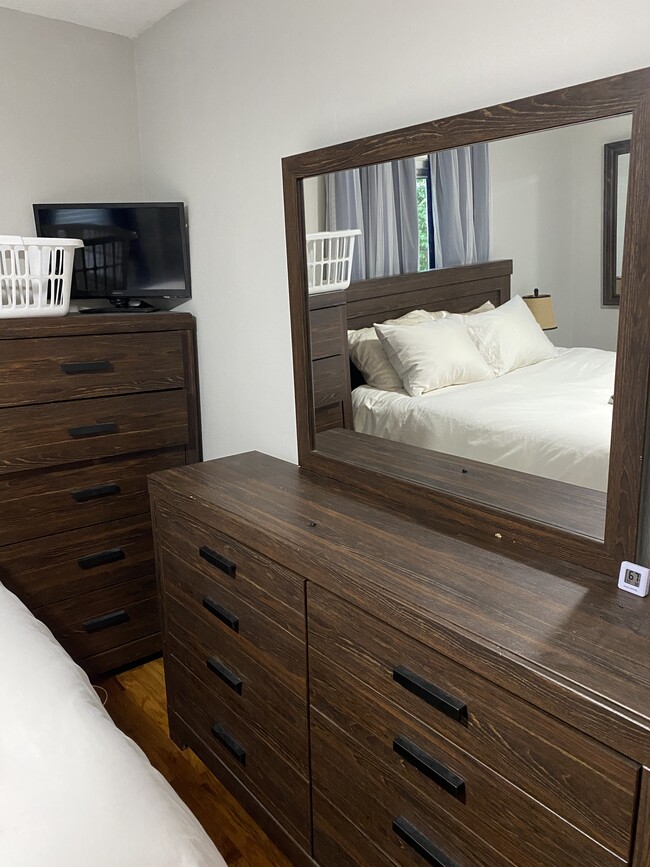 Foto del edificio - 1324 Central St