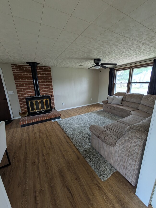 Dining/Family Room - 3307 N Brooks Ln