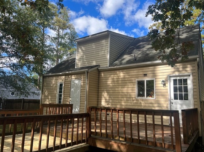 Building Photo - 3505 Colonnade Dr