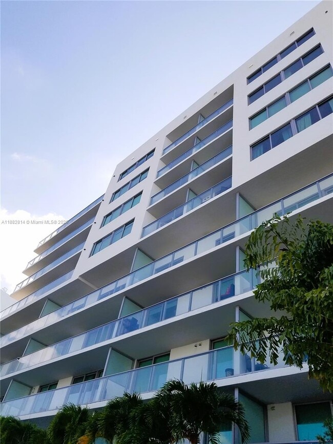 Building Photo - 1600 SW 1st Ave