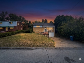 Building Photo - 127 St Croix Dr