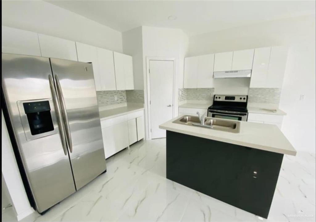 Primary Photo - 2711 Larkspur Ave