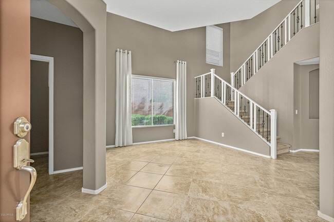 Building Photo - 4129 E Clubview Dr