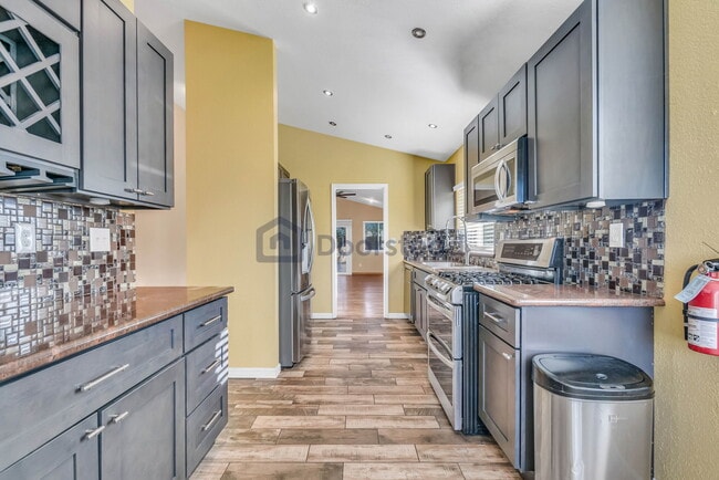 Building Photo - 308 Regency Cir