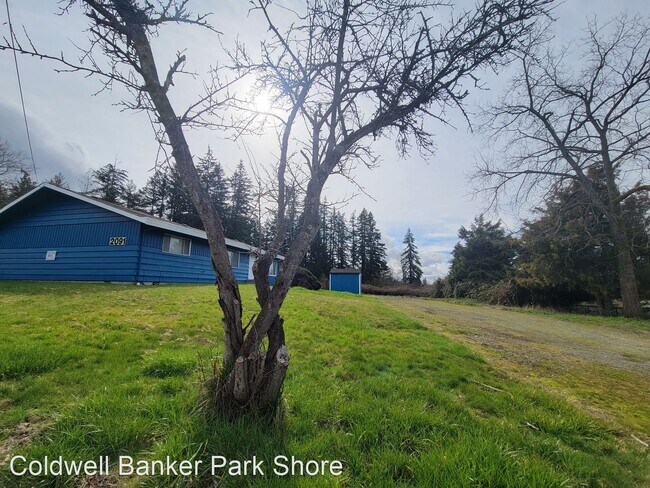 Foto del edificio - 3 br, 1.5 bath House - 2091 NW Bucklin Hil...