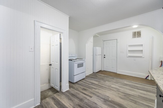 Foto del edificio - 1825 S Topeka Ave