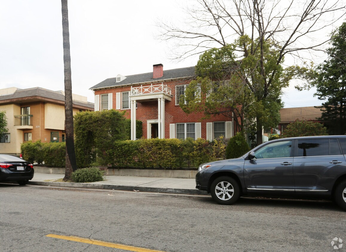Foto principal - 325 W Lomita Ave
