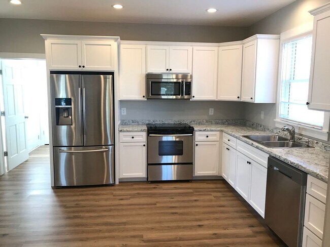 Building Photo - Newly Renovated Home in Oconee County