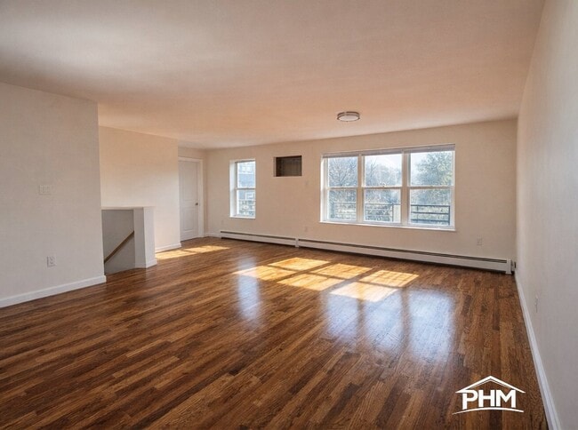 Building Photo - 673 Ashford St