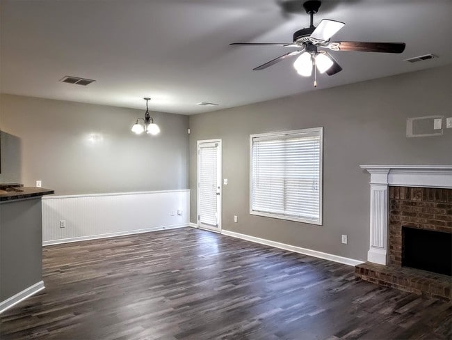 Building Photo - 20 Carriage Hills Dr