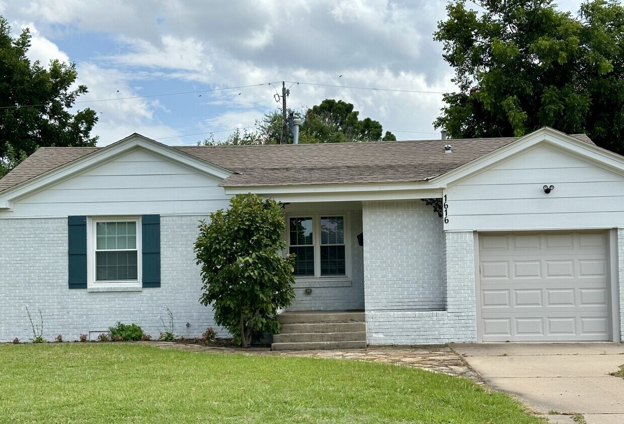 Foto principal - 1616 Oxford Way