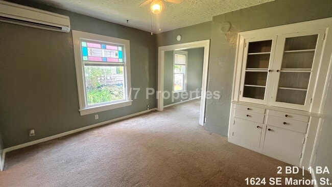 Building Photo - Charming 2 BD | 1 BA Duplex in Sellwood